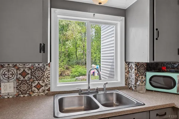 $315,000 | 160 Lyttleton Lane, Madison Heights, VA 24572