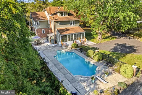 $699,000 | 267 West White Horse Pike, Berlin, NJ 08009