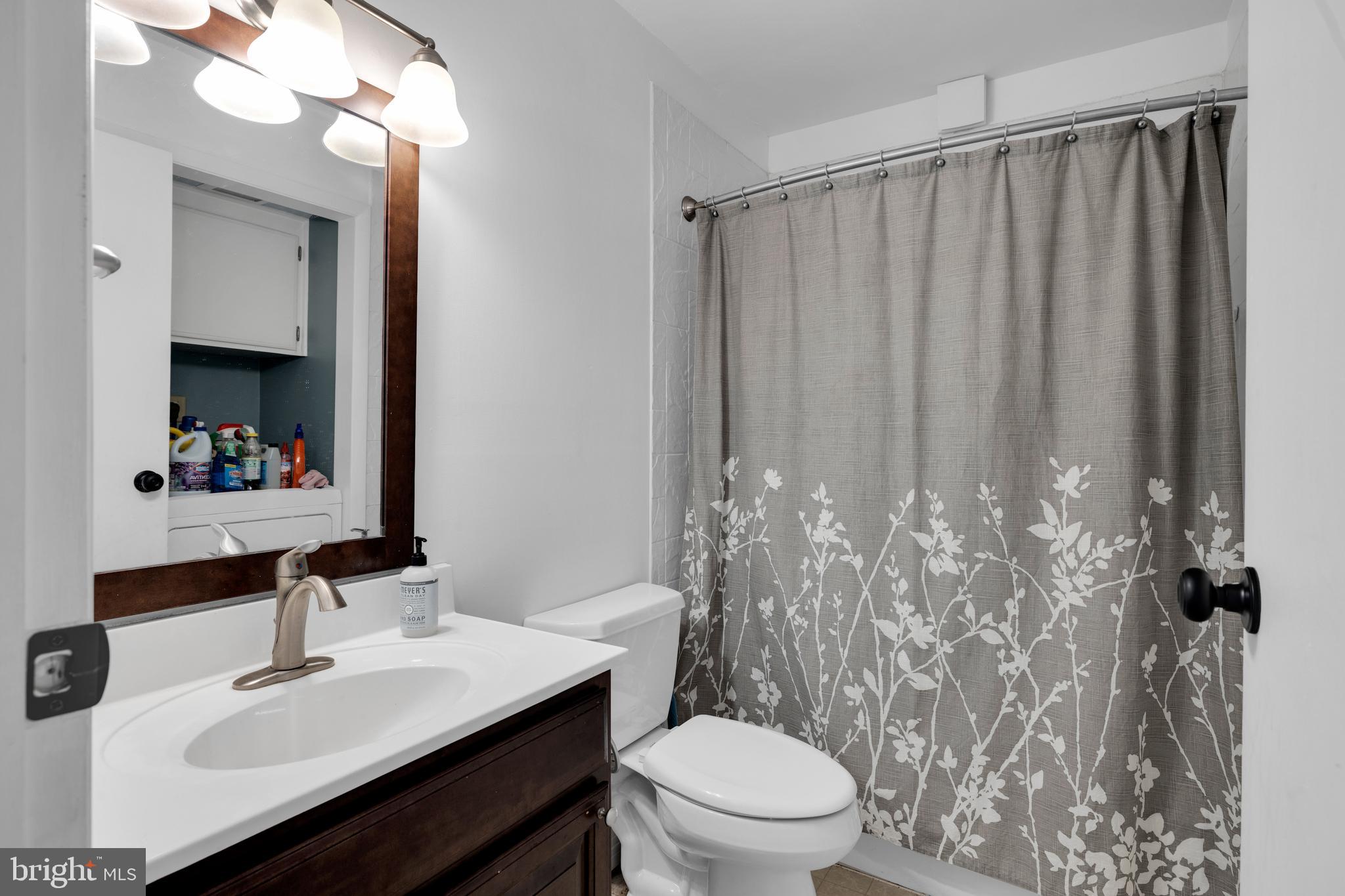 21 Timber Road Carlisle, PA 17015 - Photo 6 of 32 Hall Full Bath also has Laundry