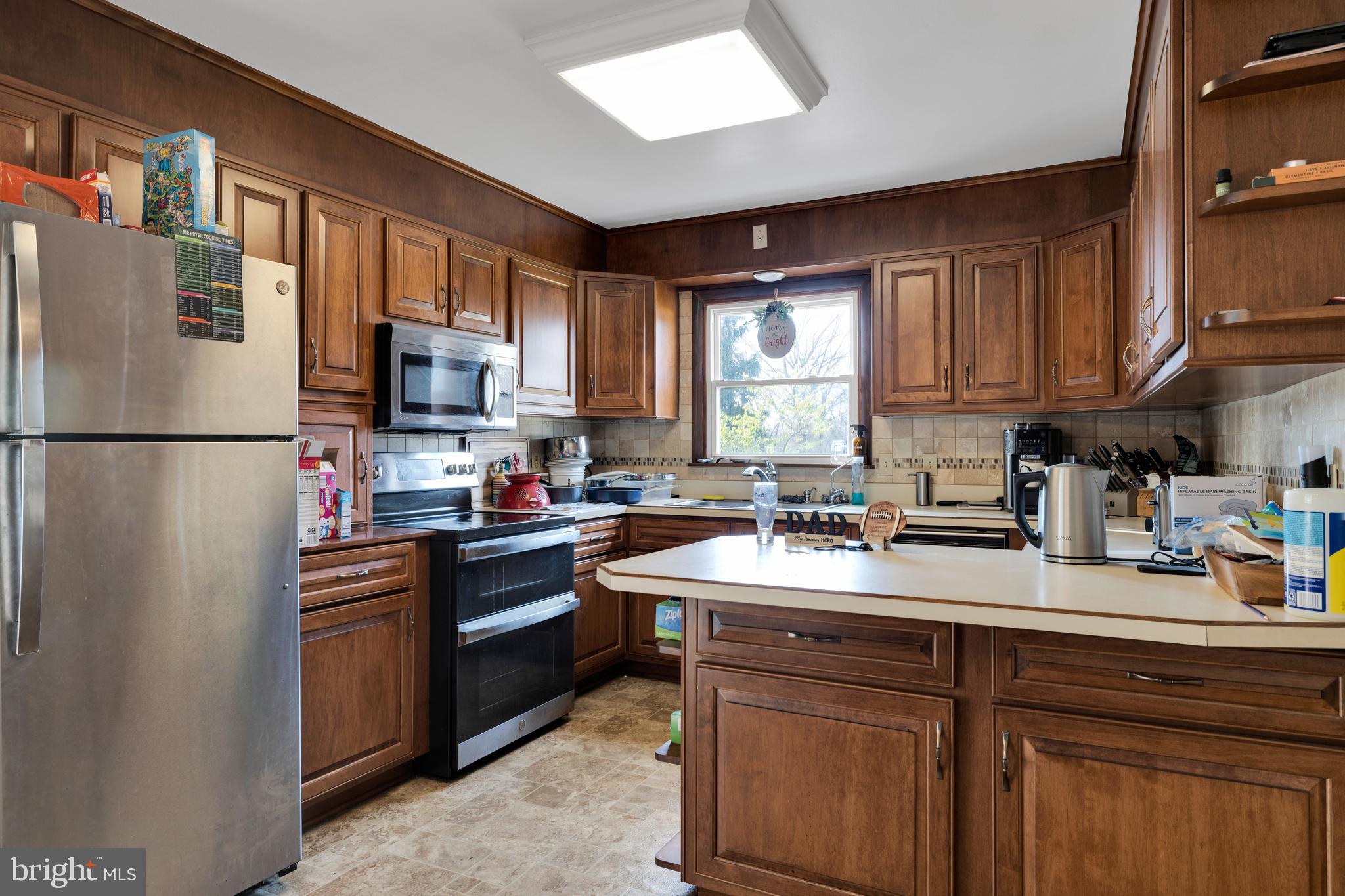 21 Timber Road Carlisle, PA 17015 - Photo 7 of 32 Kitchen with eating bar and newer range and refrig