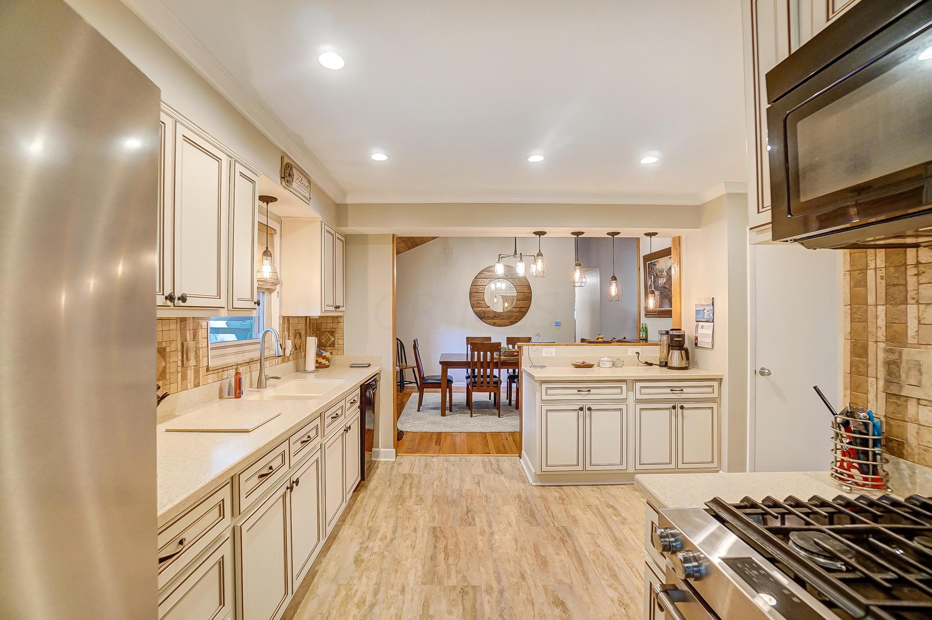 5979 Renner Road Columbus, OH 43228 - Photo 16 of 52 KItchen