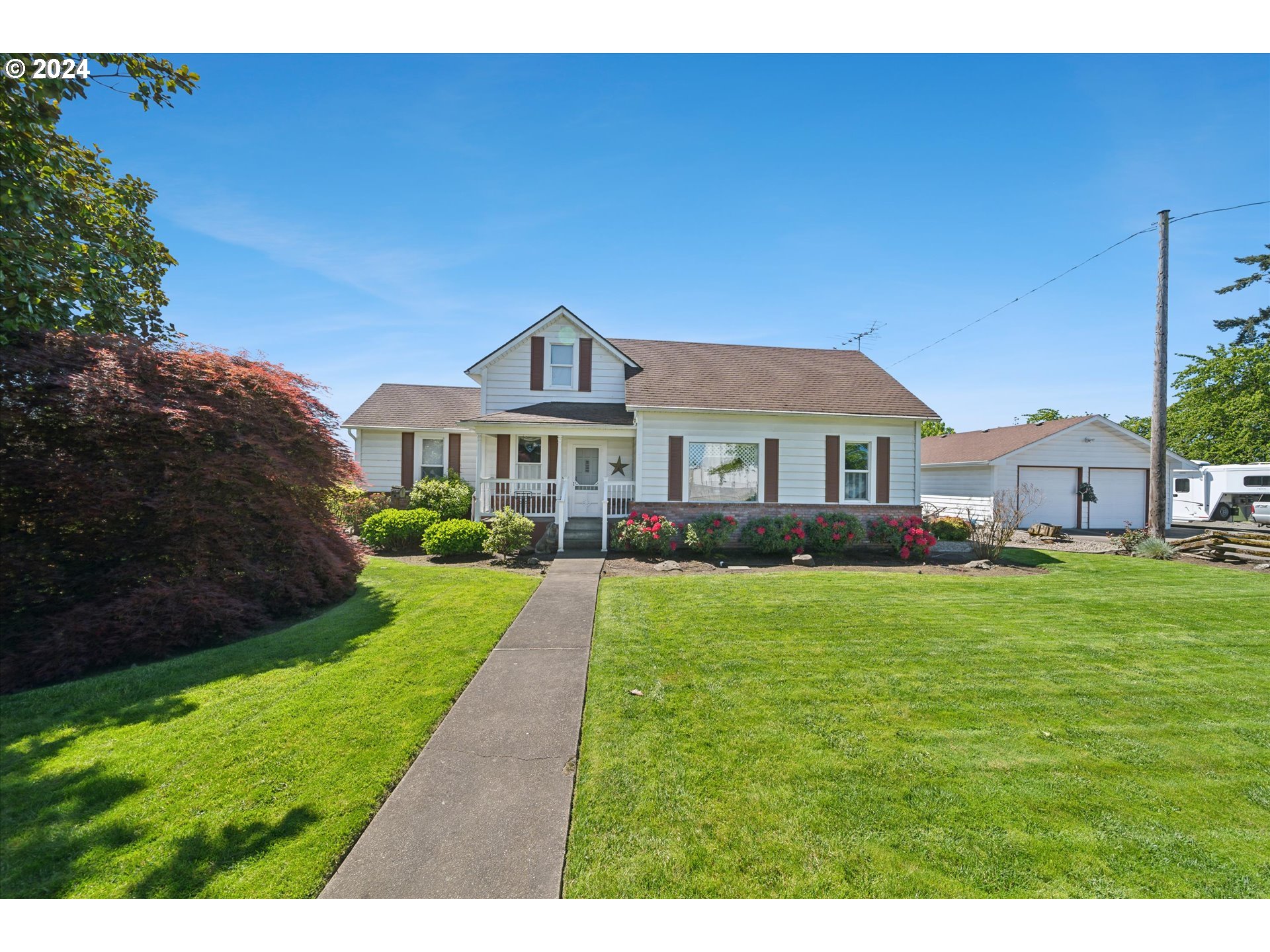 12996 Downs Road Northeast Mount Angel, OR 97362 - Photo 2 of 35 a front view of a house with a yard