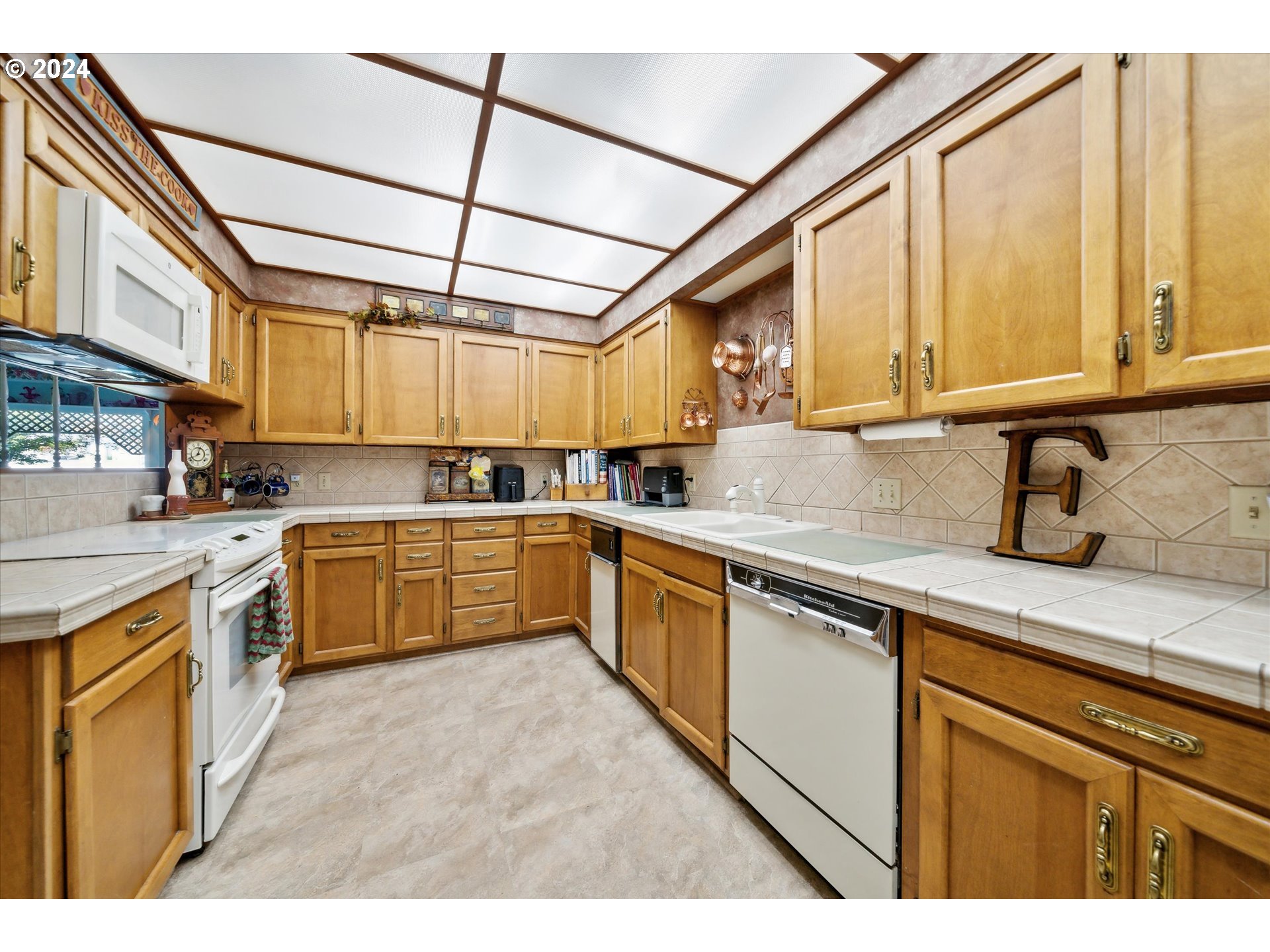 12996 Downs Road Northeast Mount Angel, OR 97362 - Photo 21 of 35 a kitchen with a sink window and cabinets