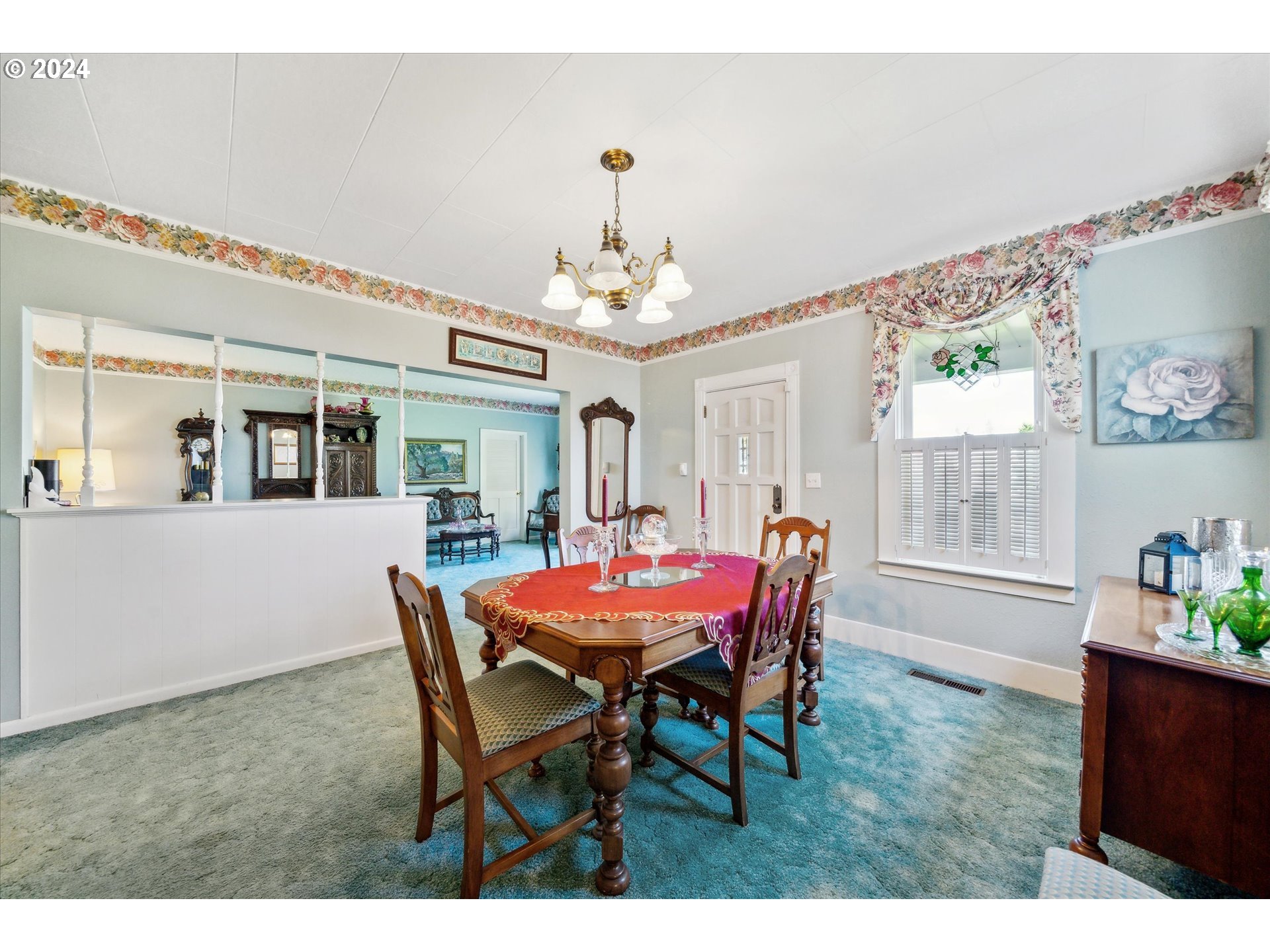 12996 Downs Road Northeast Mount Angel, OR 97362 - Photo 26 of 35 a dining room with furniture and window