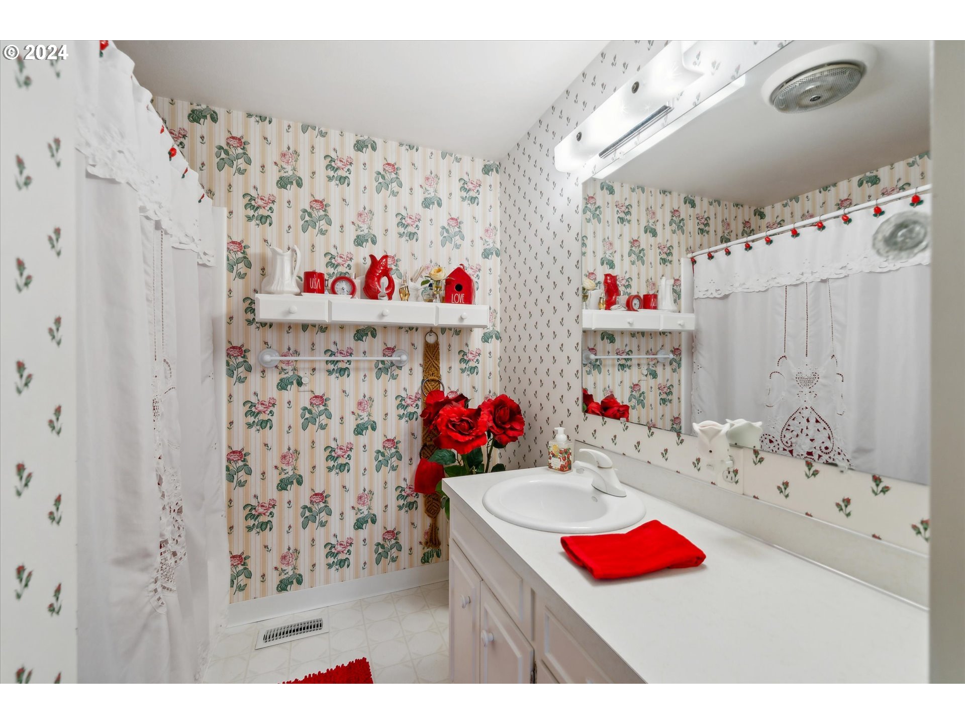 12996 Downs Road Northeast Mount Angel, OR 97362 - Photo 29 of 35 a bathroom with a sink vanity mirror bathtub and shower