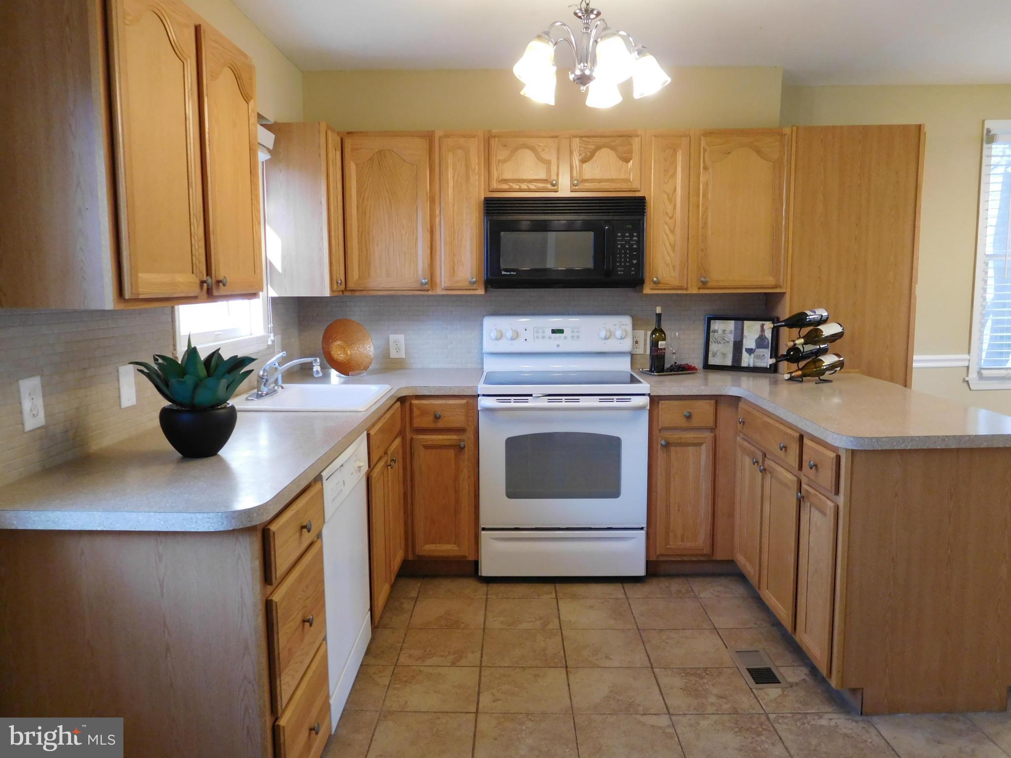 842 Riverside Drive Pasadena, MD 21122 - Photo 6 of 25 Kitchen