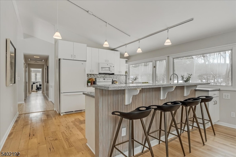 49 Farmersville Road Califon, NJ 07830 - Photo 11 of 37