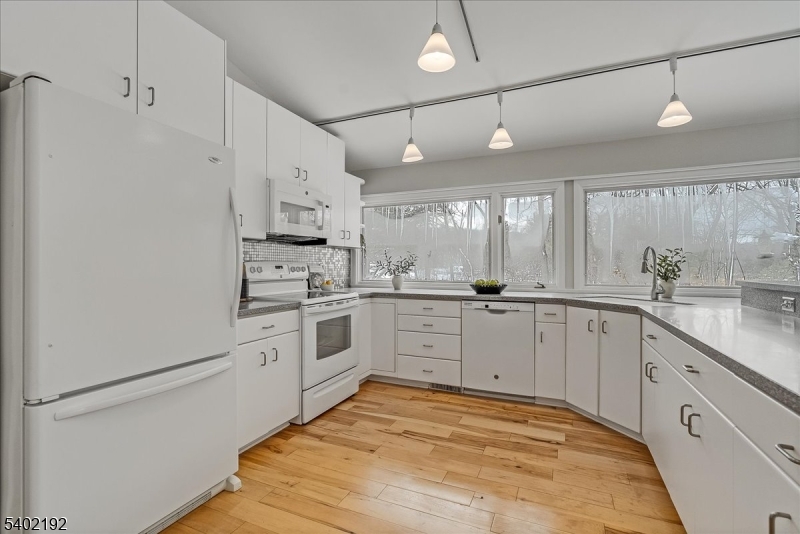 49 Farmersville Road Califon, NJ 07830 - Photo 12 of 37