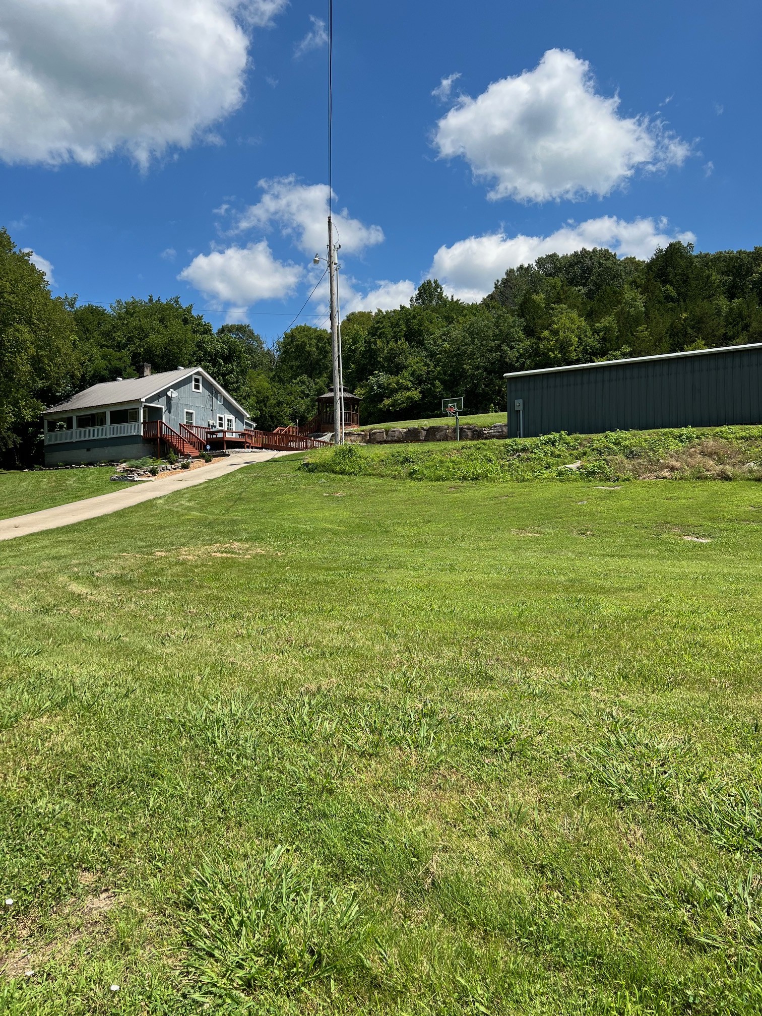 10 Alexander Road Riddleton, TN 37151 - Photo 3 of 37 a view of a terrace with a garden