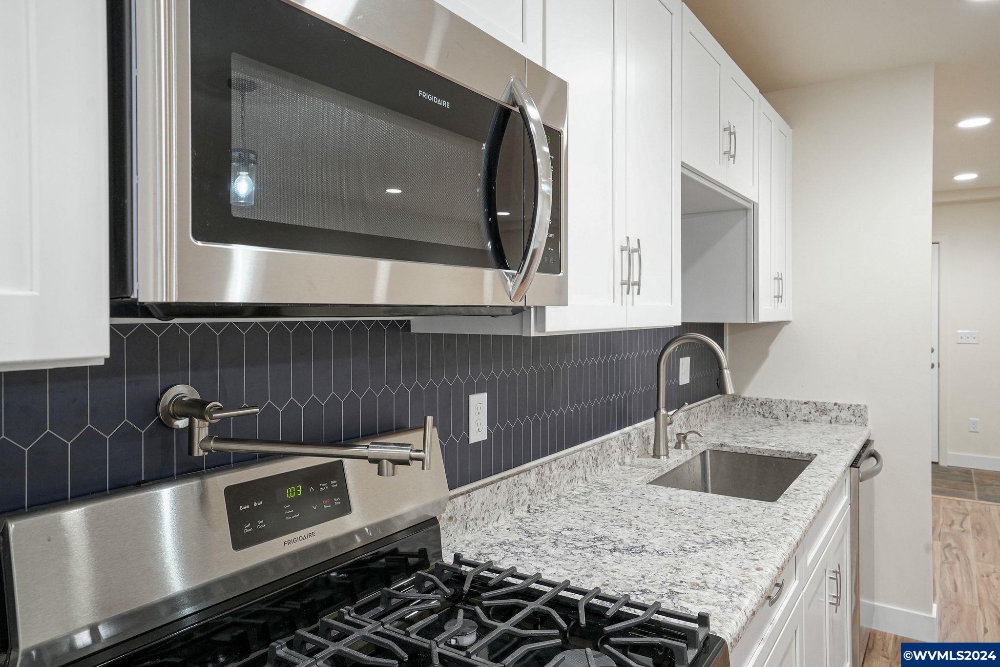 220 Northwest Juniper Lane Albany, OR 97321 - Photo 7 of 26