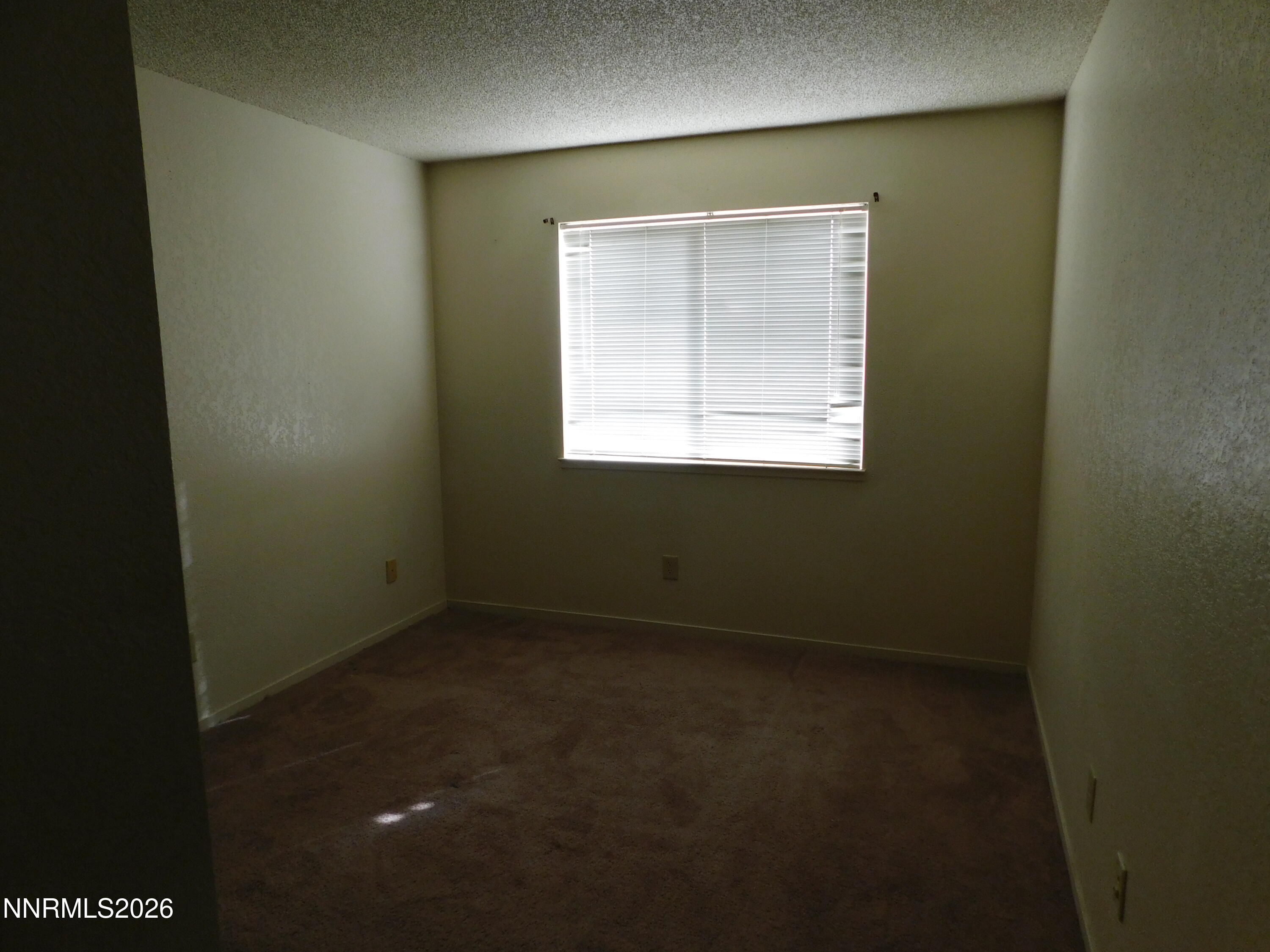 650 North Maine Street, Unit 617 Fallon, NV 89406 - Photo 5 of 8 an empty room with a window