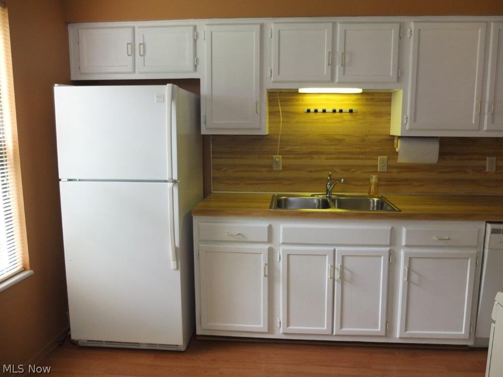 239 Perry Drive Northwest Canton, OH 44708 - Photo 5 of 18 Fully applianced kitchen