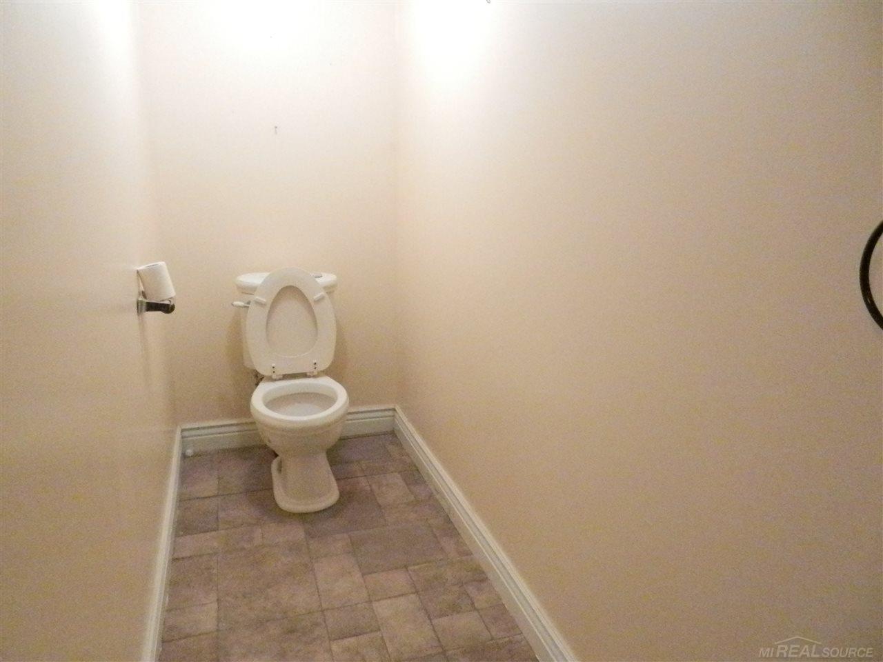 11367 Common Road Warren, MI 48093 - Photo 34 of 44 31364535-33.JPG