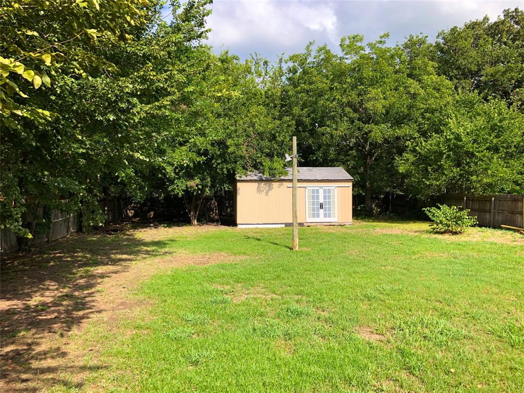 1108 Locust Street Gainesville, TX 76240 - Photo 2 of 13