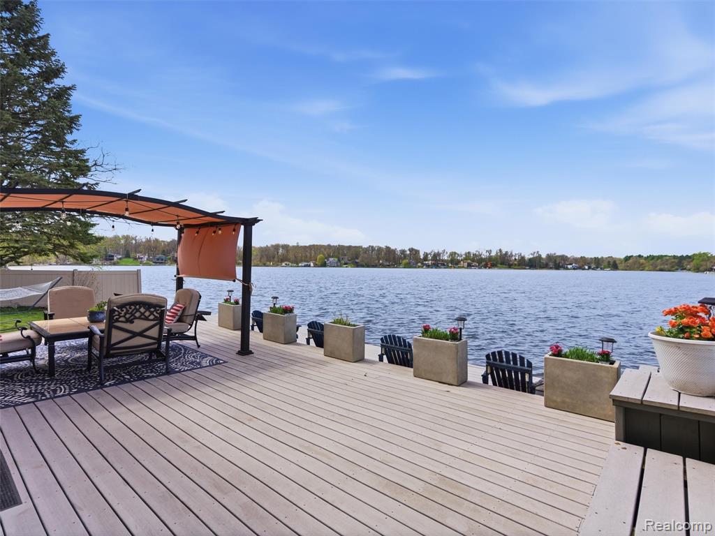 16342 Stages Island Fenton, MI 48430 - Photo 13 of 42