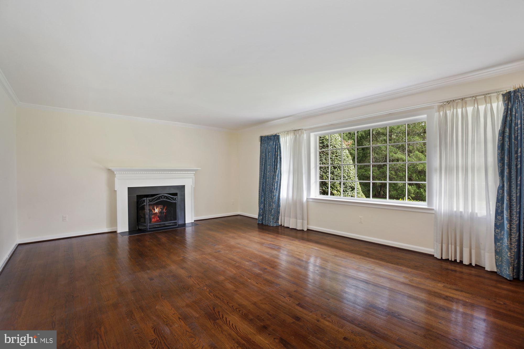 11009 Cripplegate Road Potomac, MD 20854 - Photo 3 of 18 Living Room with wood burning FP