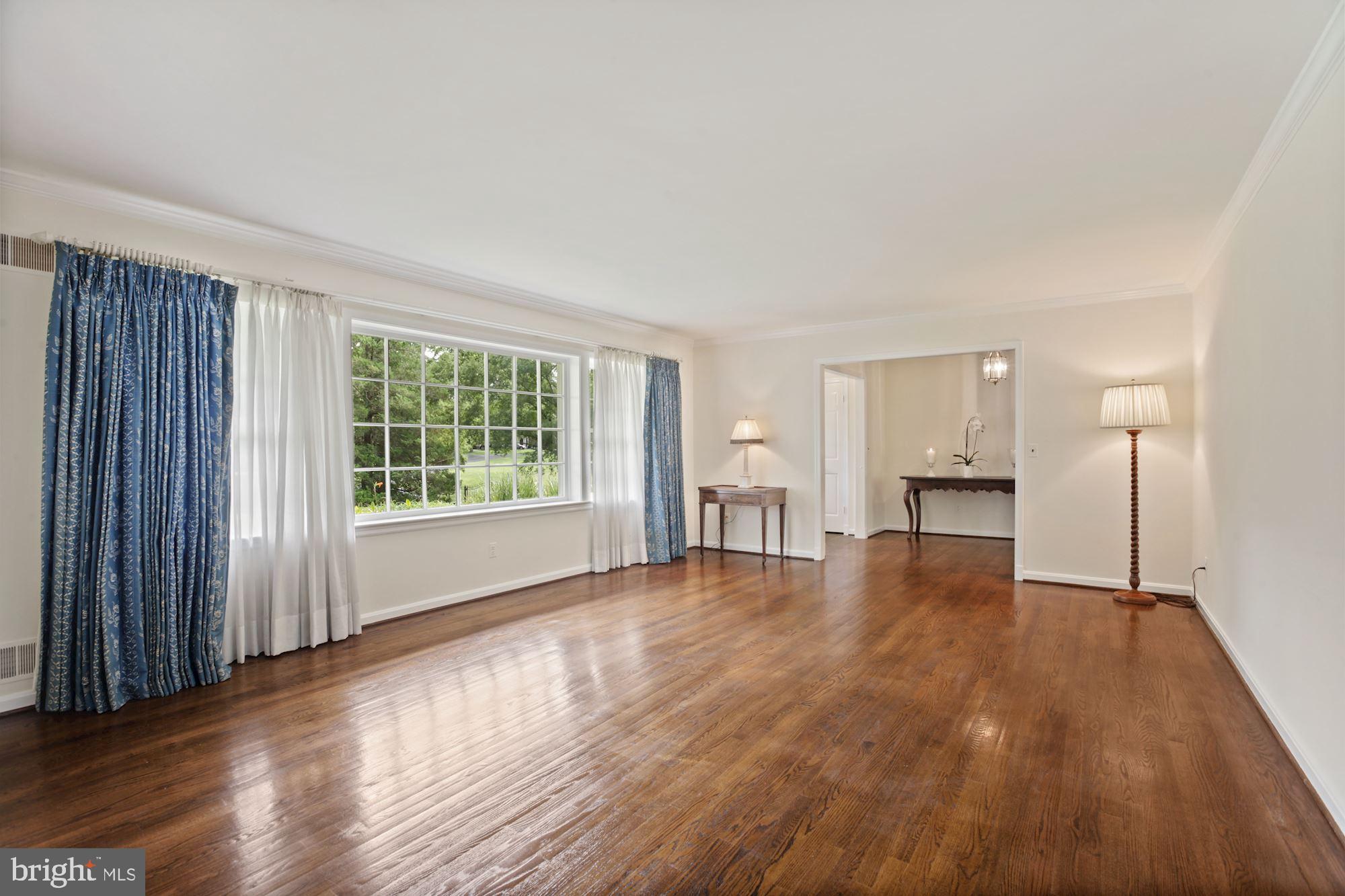 11009 Cripplegate Road Potomac, MD 20854 - Photo 4 of 18 Gleaming Hardwood Floors