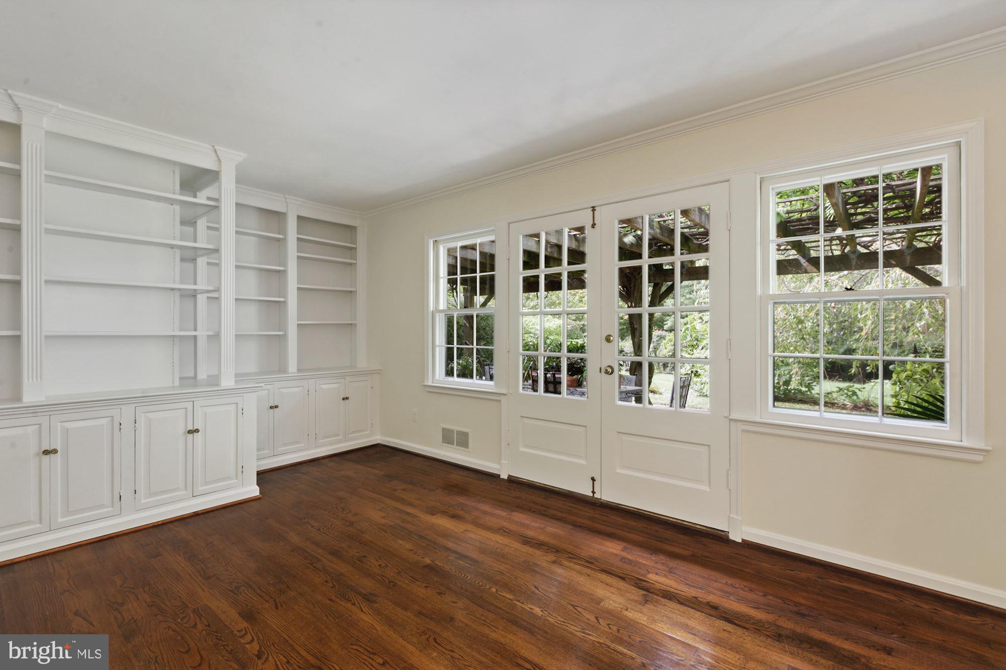 11009 Cripplegate Road Potomac, MD 20854 - Photo 6 of 18 Library with doors to back covered patio