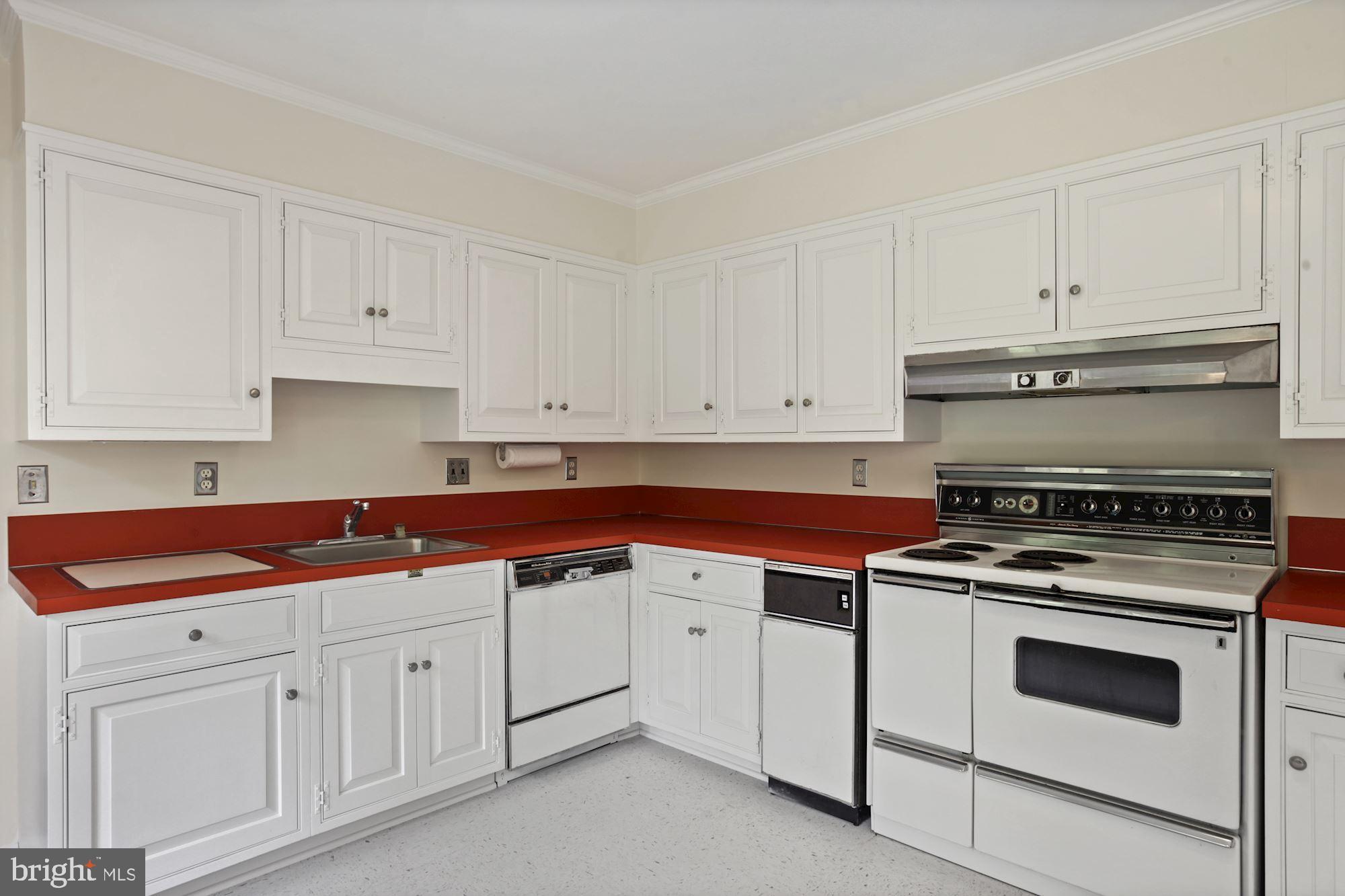 11009 Cripplegate Road Potomac, MD 20854 - Photo 8 of 18 Kitchen