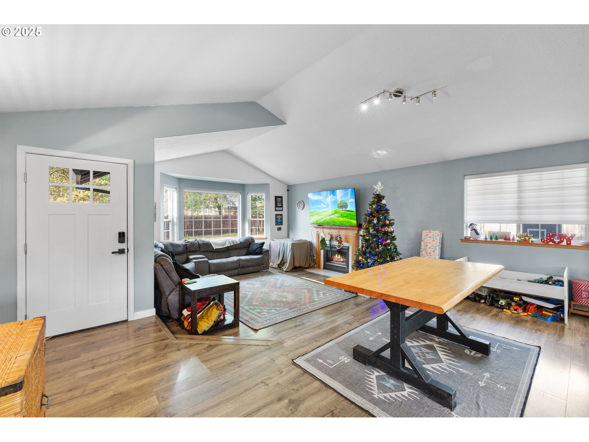 14206 Southeast Raelyn Terrace Milwaukie, OR 97267 - Photo 3 of 30