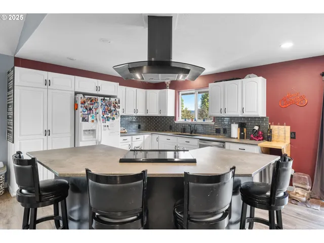 $545,000 | 14206 Southeast Raelyn Terrace, Milwaukie, OR 97267