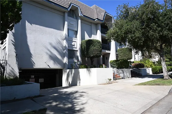 $2,795 | 497 South El Molino Avenue, Unit 306, Pasadena, CA 91101