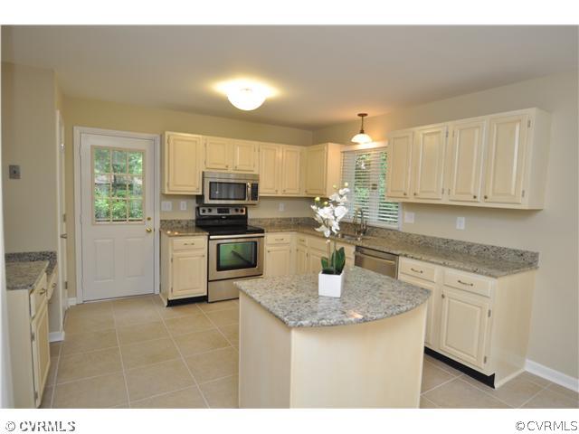 13804 Winterberry Ridge Midlothian, VA 23112 - Photo 3 of 12 a kitchen with stainless steel appliances granite countertop a sink stove and refrigerator