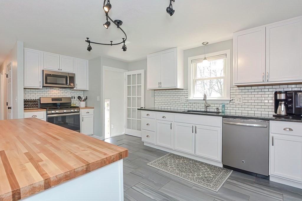 4 Superior Drive Hudson, MA 01749 - Photo 11 of 37