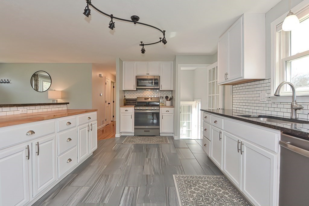 4 Superior Drive Hudson, MA 01749 - Photo 5 of 37