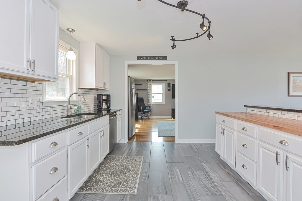 4 Superior Drive Hudson, MA 01749 - Photo 8 of 37