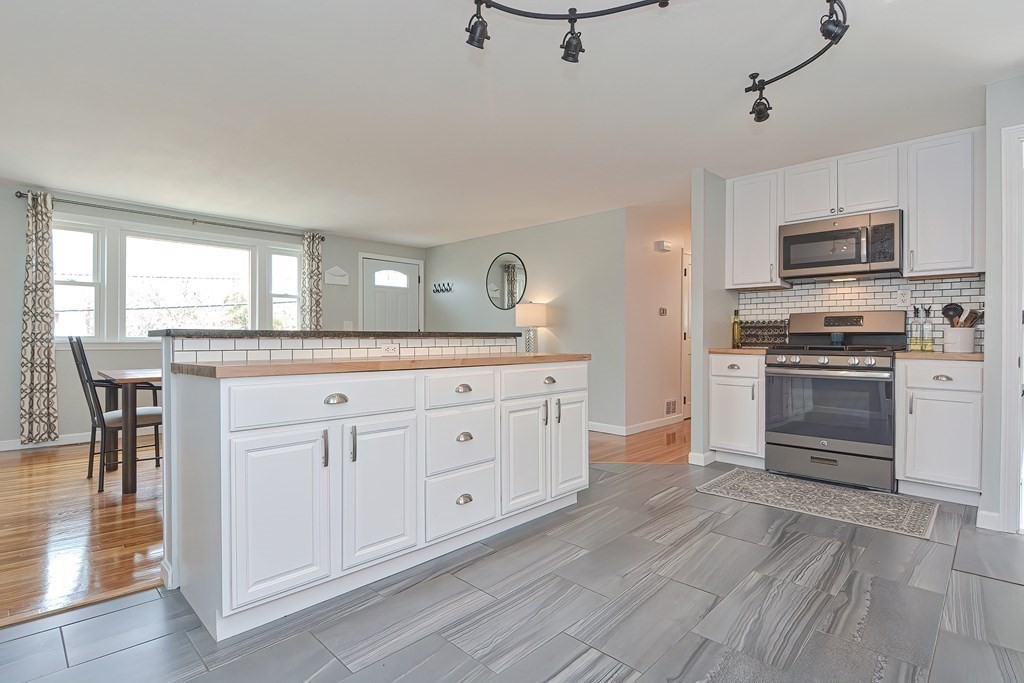 4 Superior Drive Hudson, MA 01749 - Photo 10 of 37