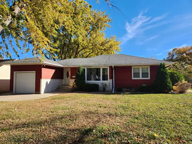 $240,000 | 902 Clausen Avenue, Albert Lea, MN 56007