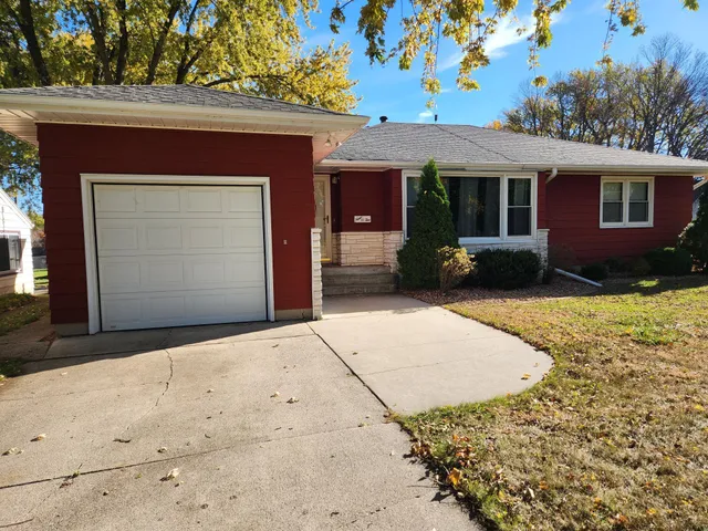 $240,000 | 902 Clausen Avenue, Albert Lea, MN 56007