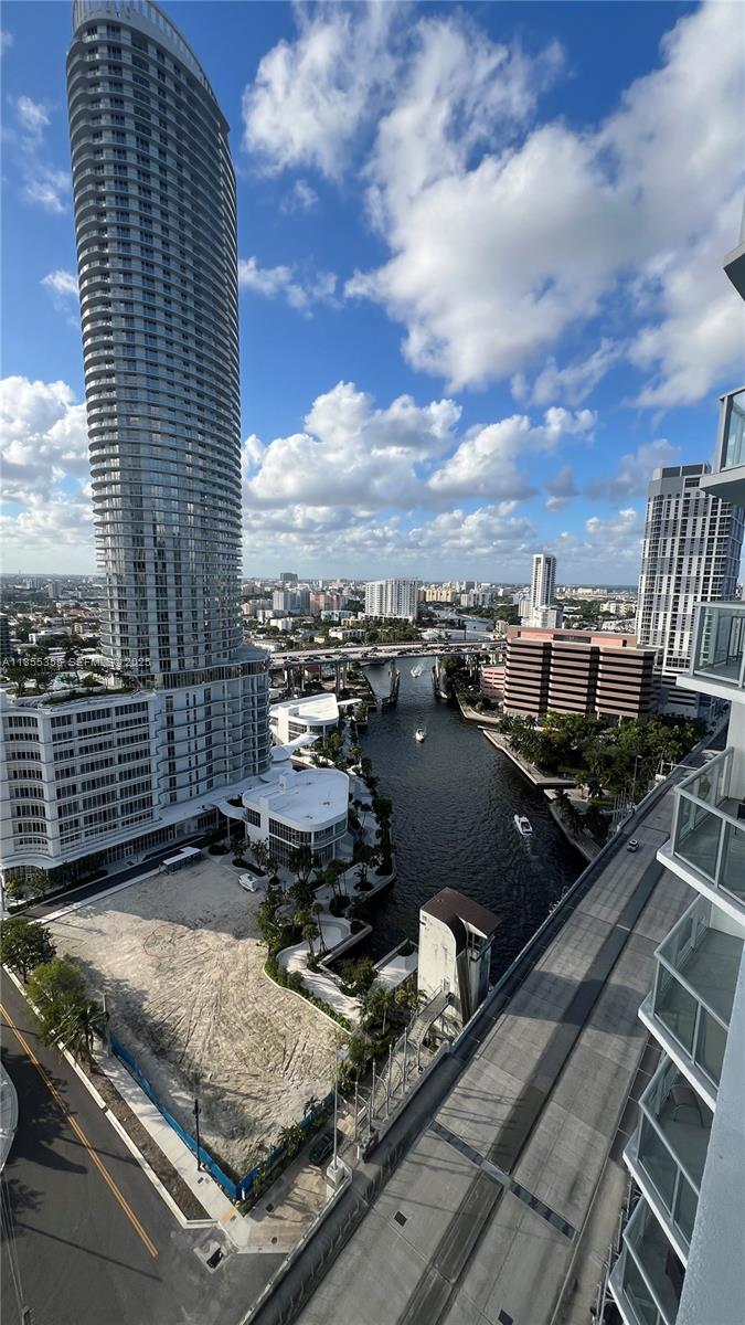 185 Southwest 7th Street, Unit 2202 Miami, FL 33130 - Photo 25 of 36 a view of a balcony