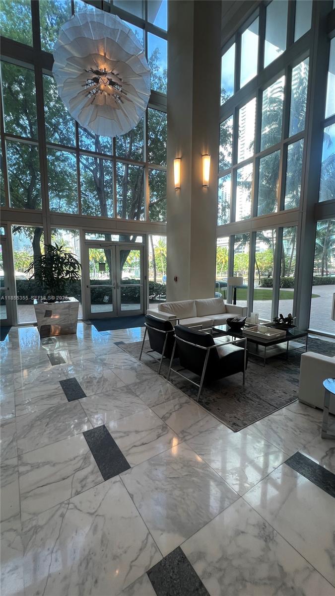 185 Southwest 7th Street, Unit 2202 Miami, FL 33130 - Photo 30 of 36 a view of a gym with lots of tables and chairs