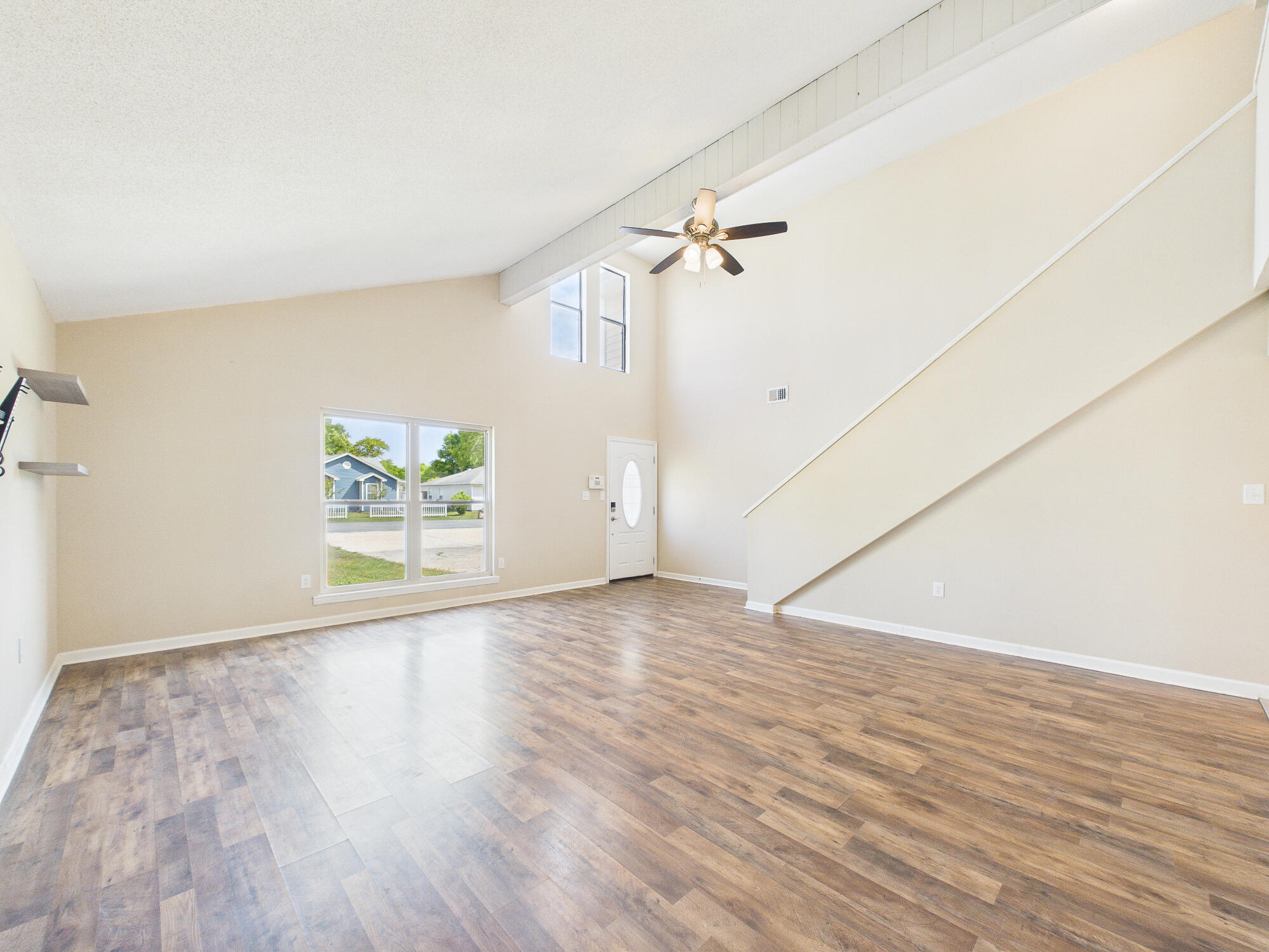 3284 Fairview Avenue Crestview, FL 32539 - Photo 10 of 32 Living Room