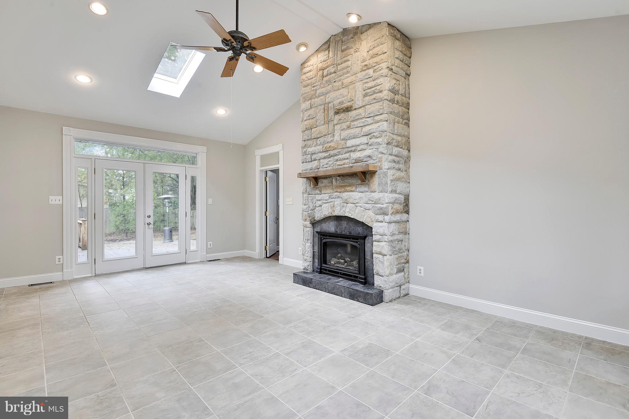 8915 Fort Hunt Road Alexandria, VA 22308 - Photo 11 of 30 Family Room