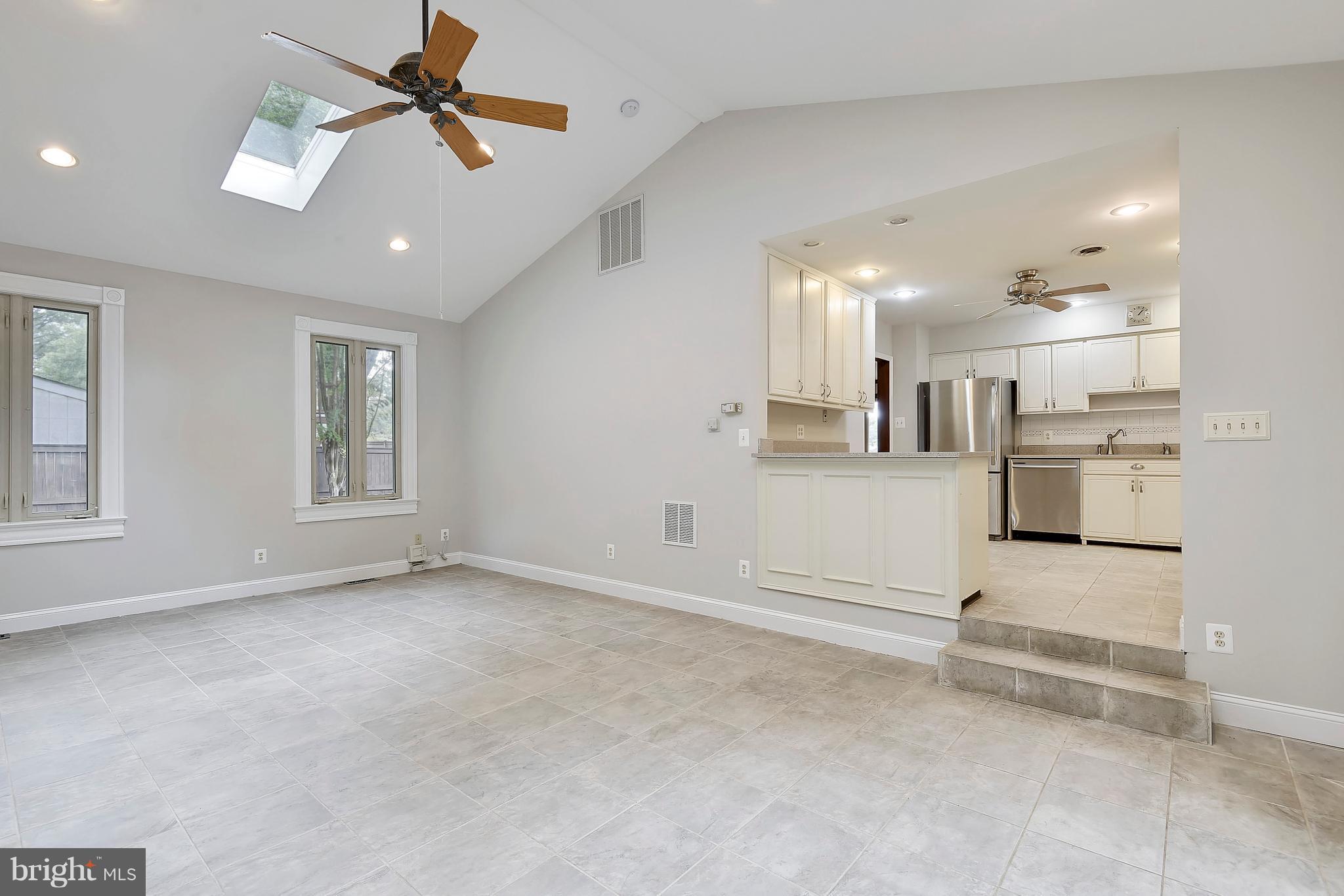 8915 Fort Hunt Road Alexandria, VA 22308 - Photo 12 of 30 Family Room