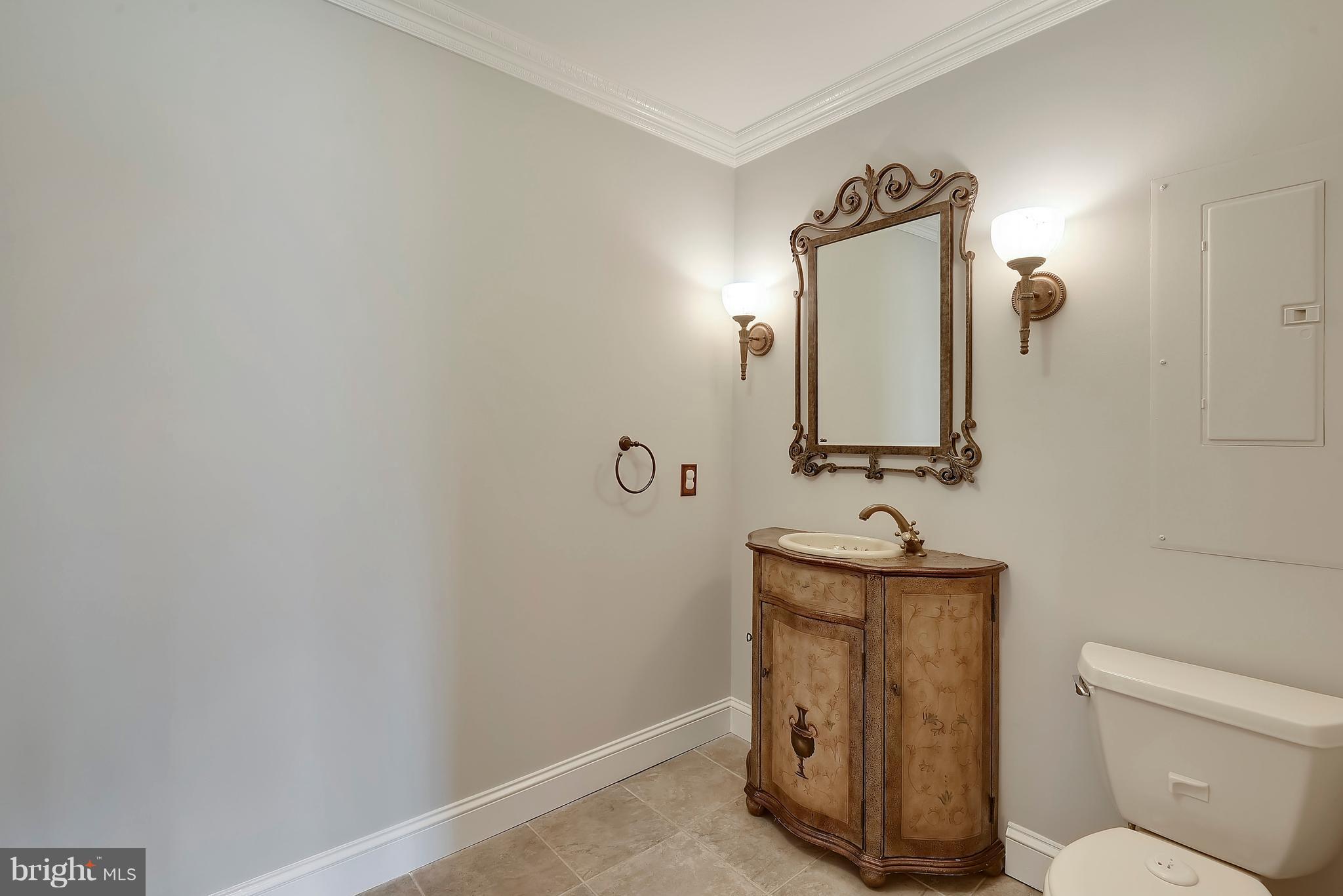 8915 Fort Hunt Road Alexandria, VA 22308 - Photo 15 of 30 Powder Room