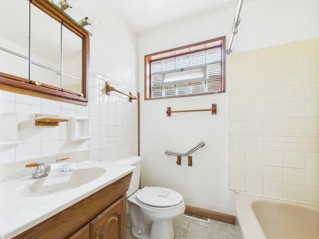 $199,900 | 4628 1st Avenue, Lyons, IL 60534