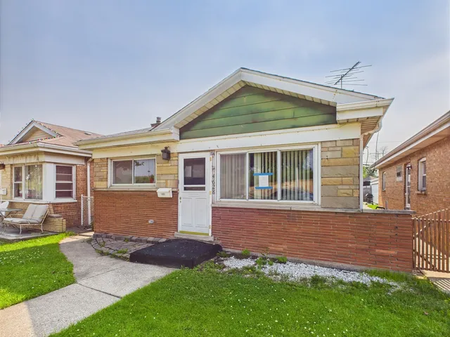 $199,900 | 4628 1st Avenue, Lyons, IL 60534