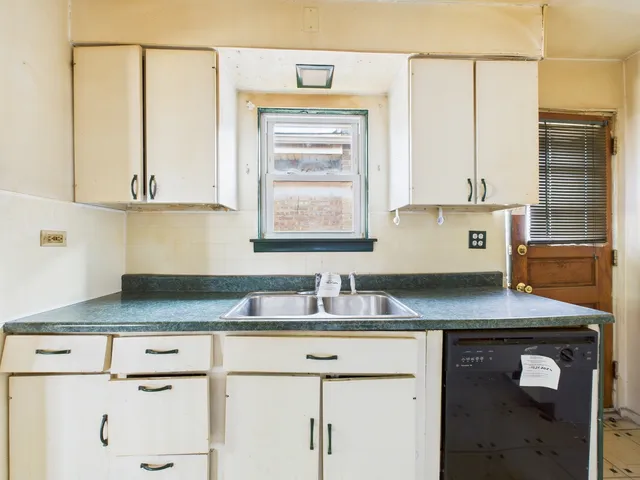 $199,900 | 4628 1st Avenue, Lyons, IL 60534