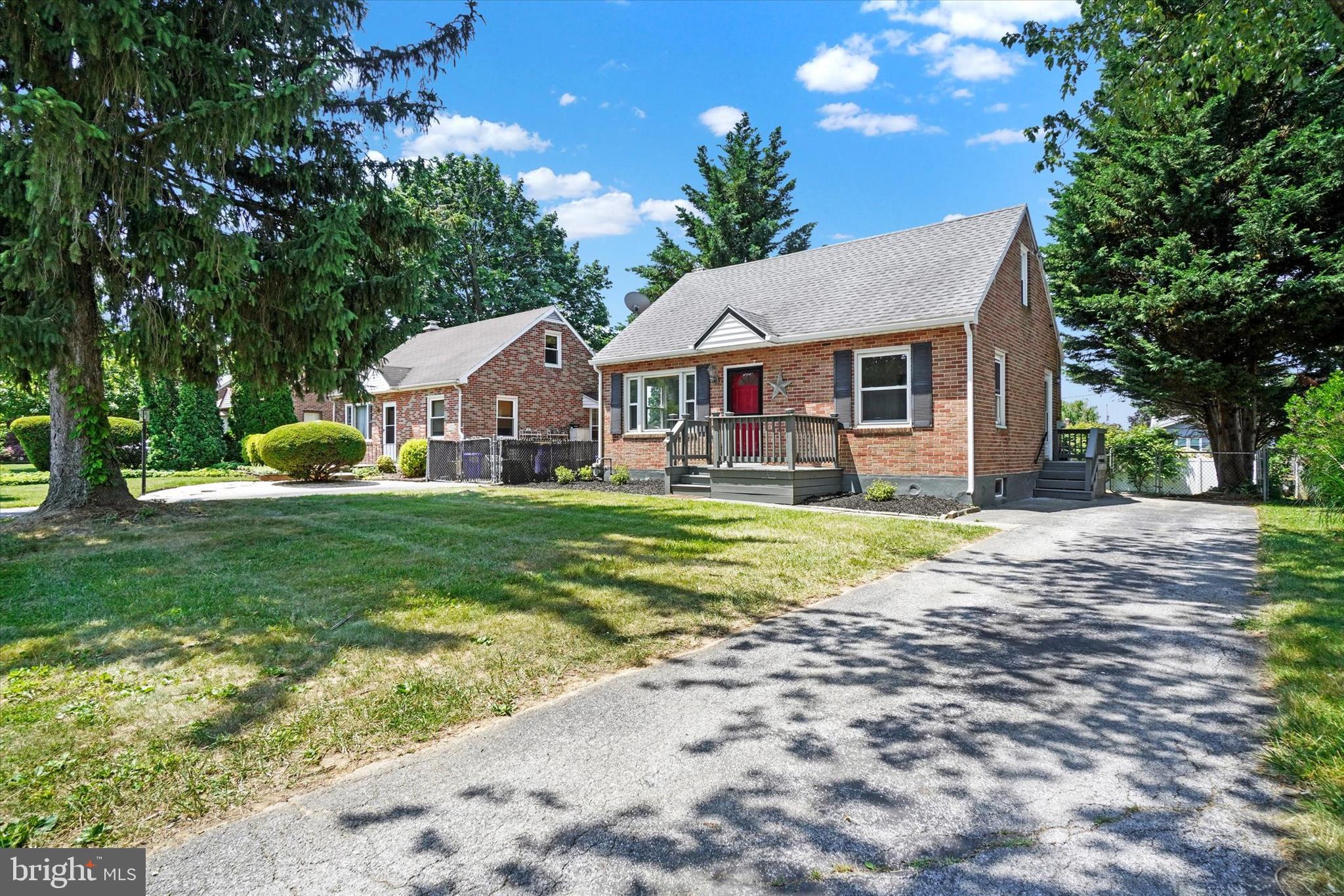 304 Greystone Road York, PA 17402 - Photo 3 of 28 Gallery Image 3
