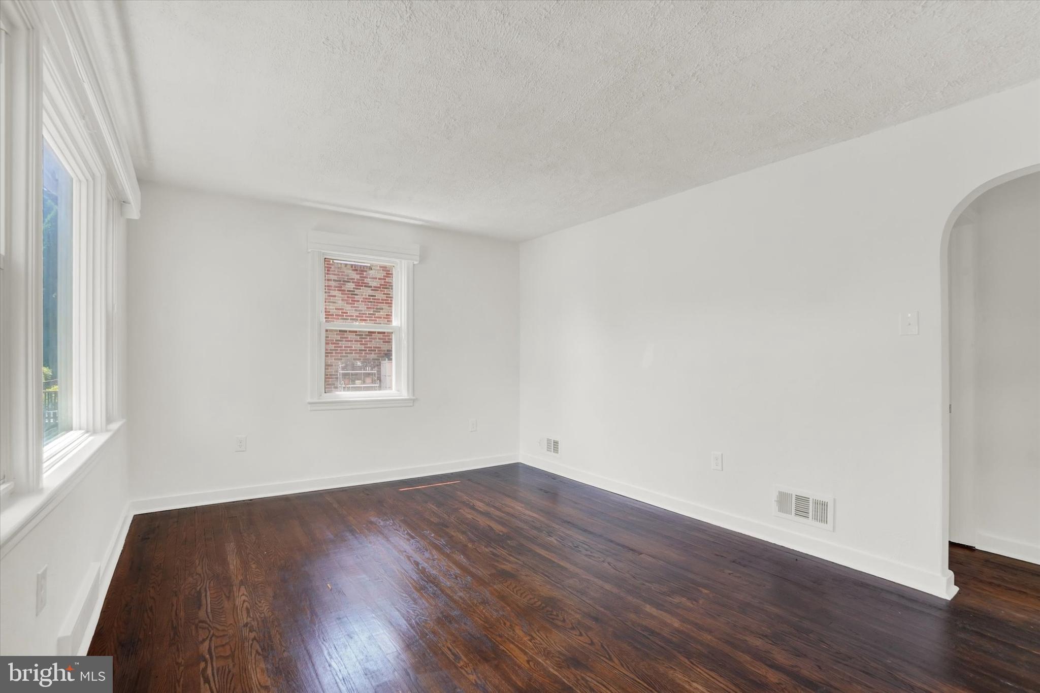 304 Greystone Road York, PA 17402 - Photo 5 of 28 Gallery Image 5