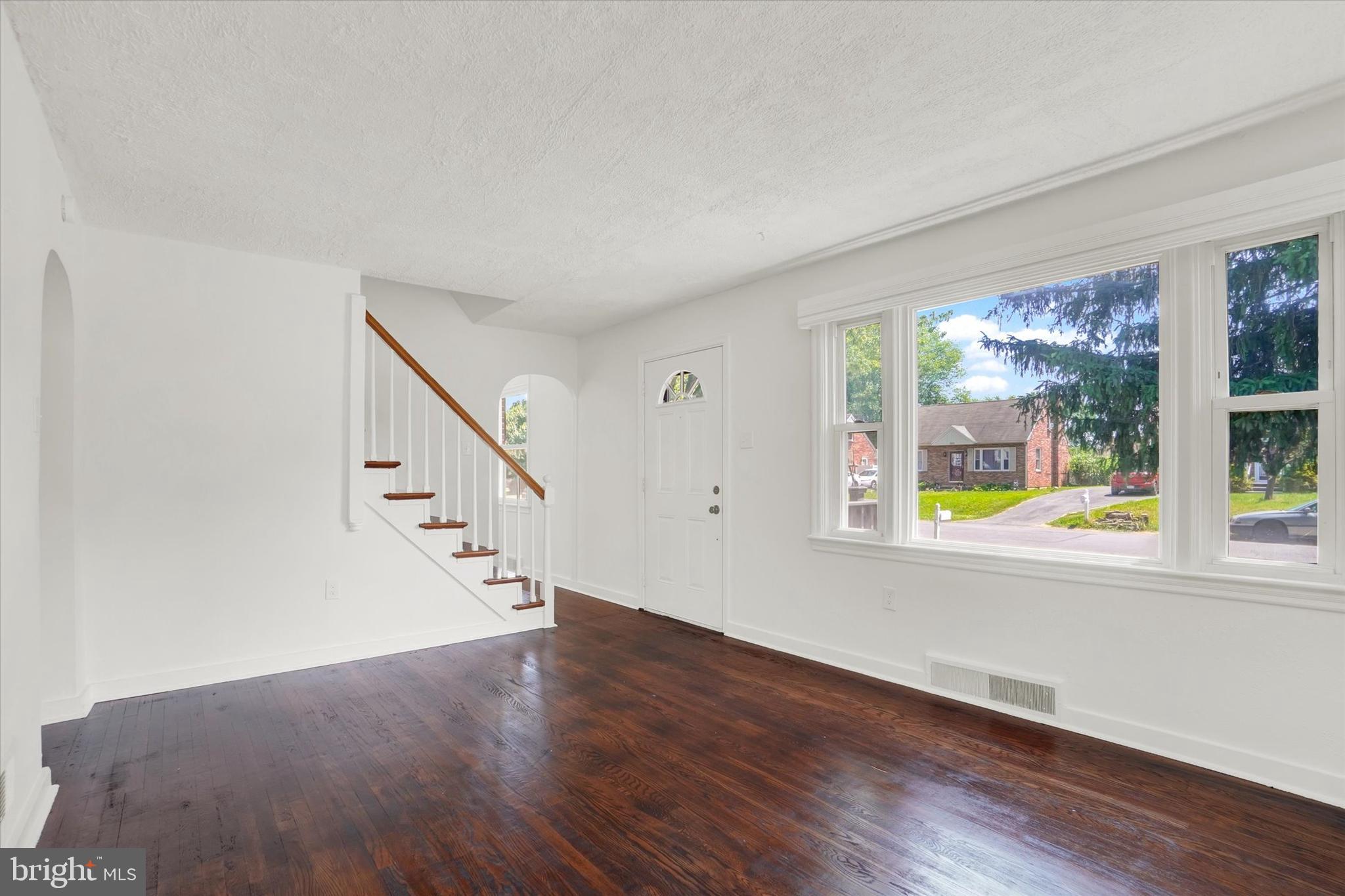 304 Greystone Road York, PA 17402 - Photo 6 of 28 Gallery Image 6