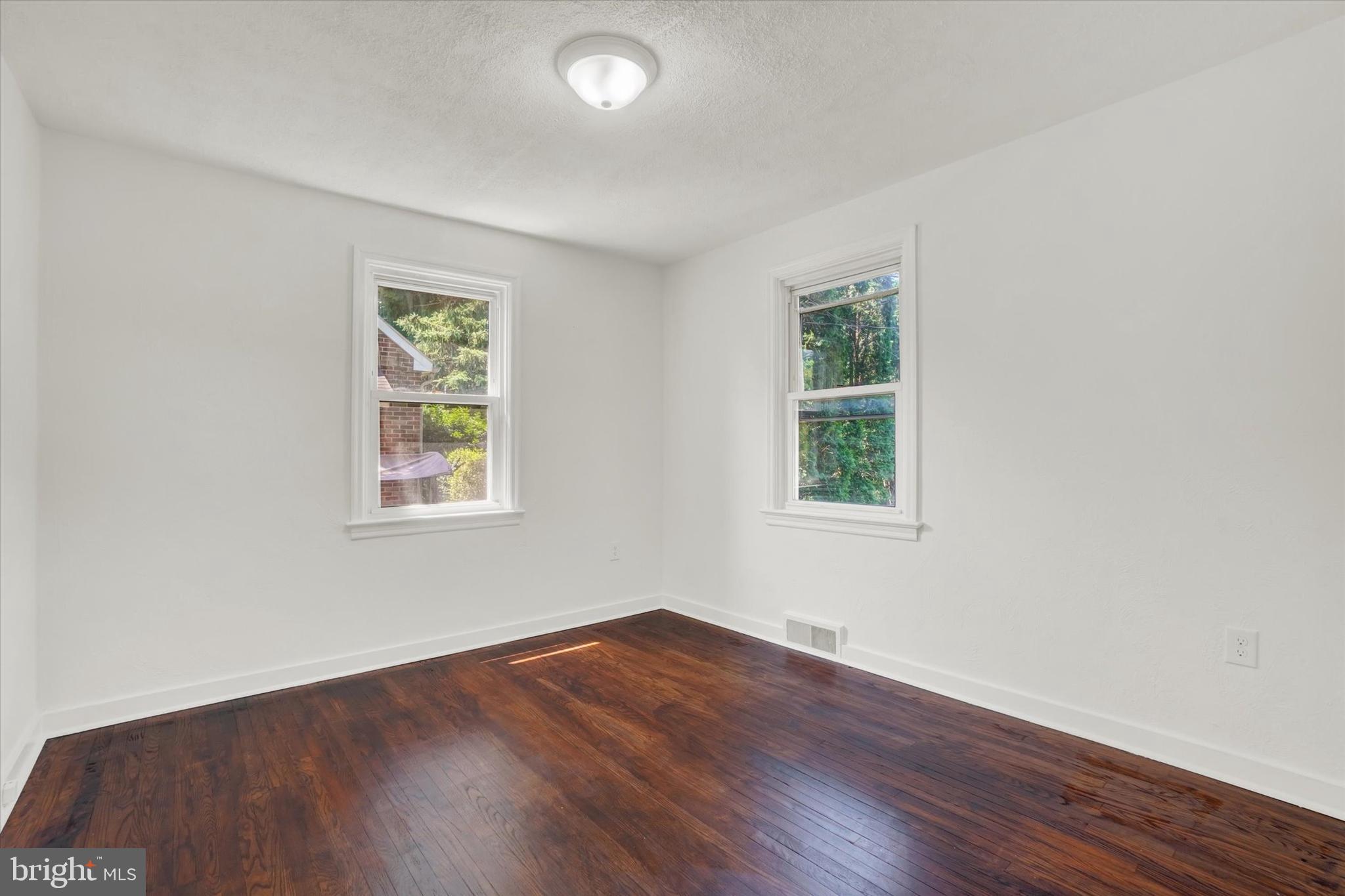 304 Greystone Road York, PA 17402 - Photo 8 of 28 Gallery Image 8