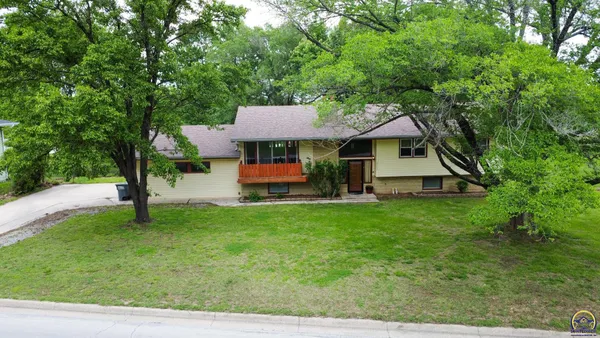 $283,500 | 2152 Morningside Drive, Emporia, KS 66801
