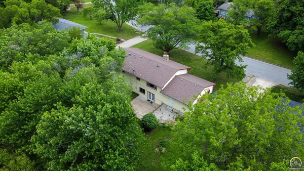 $283,500 | 2152 Morningside Drive, Emporia, KS 66801