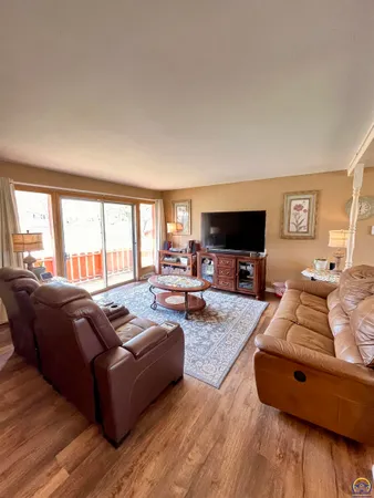 $297,500 | 2152 Morningside Drive, Emporia, KS 66801