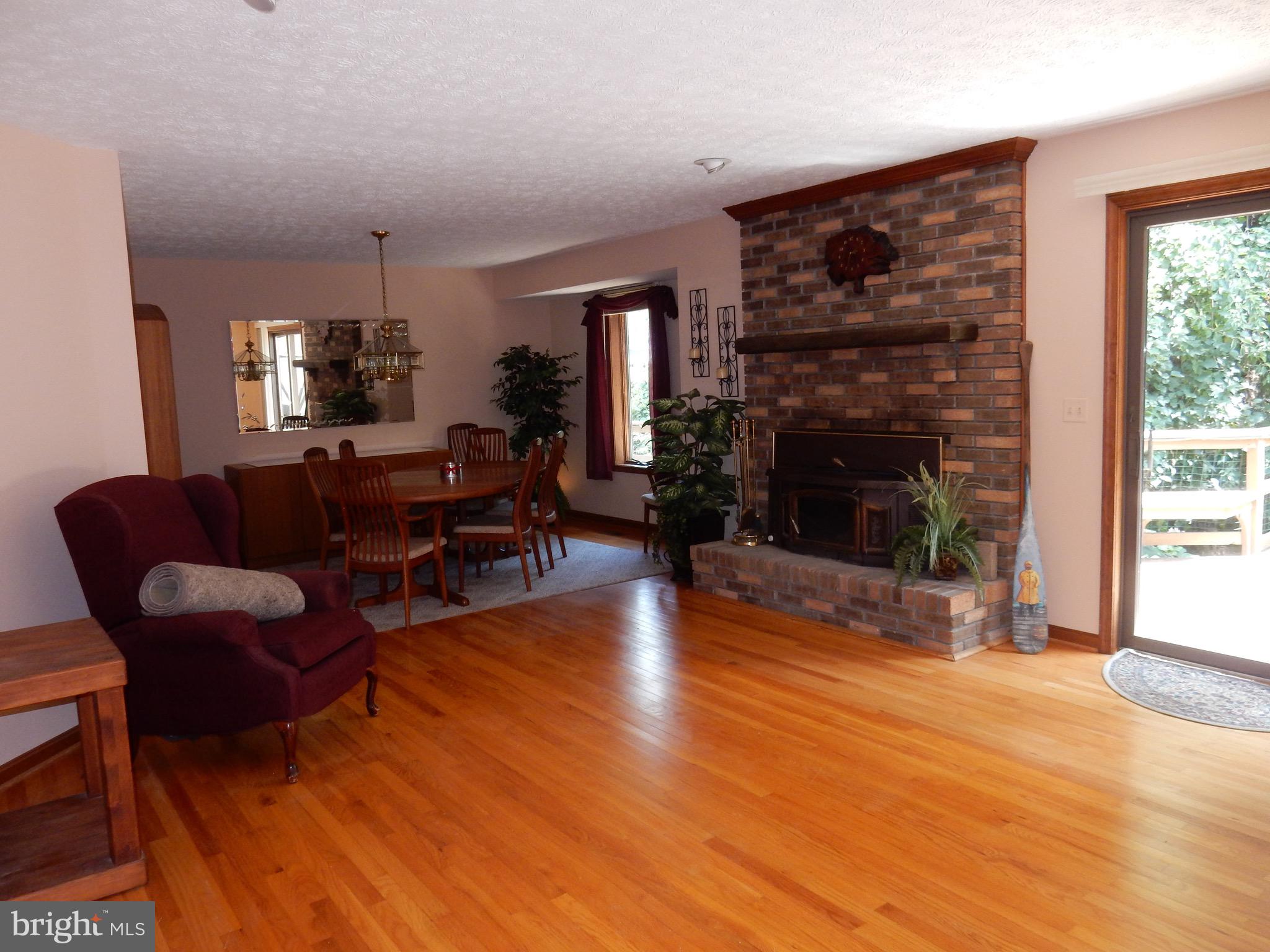 4527 Ridge Road Baltimore, MD 21236 - Photo 8 of 21 Living Room / Dining Room